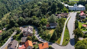 Skalsko, prodej roubenky o zast. pl.  135 m2 na pozemcích 3. - 17