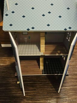 Dřevěný domeček pro panenky - top stav - 17