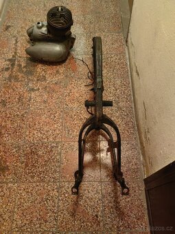 Jawa perak zbrojovka rám a motor - 17