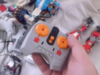 Velké množství LEGO A ROBOTI - MINDSTORMS / EV3 - LEGO BOOST - 17