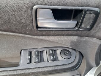 Ford Focus C-MAX 1.6TDCi/nová STK/digi klima/TZ - 17