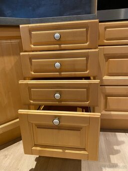 Masivní kuchyňská linka z Německa se spotřebiči - 17