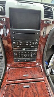 Cadillac Escalade ESV - 17