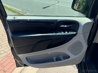 Chrysler Lancia Voyager Gold 3.6 RT EU 2012 - 17