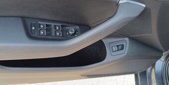 VW Passat 2.0 TDI Highline 140 kw, původ ČR, málo km - 17