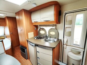 Karavan Hobby 500 KFMe, Deluxe, mover, předstan, palandy - 17
