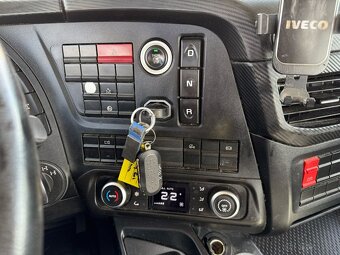 Iveco X-WAY 6X4 NOSIČ KONTEJNERŮ FORNAL 20T - 17