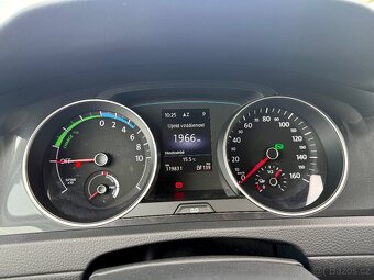 Volkswagen e-Golf,  32kWh,SoH 89%,CCS,NAVI, s DPH 349 000,- - 17