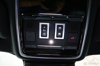 Land Rover Range Rover Velar, Virtual cockpit, pano, kůže - 17
