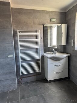 Prodej prostorného dvoupodlažního rodinného domu – Kožlany ( - 17