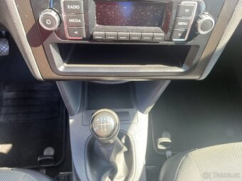 VW Caddy 1.6 TDI, bez koroze, klima, tažné - 17