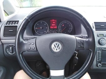 VW TOURAN 2.0TDi NAFTA 125 KW = 7. MÍSTNEJ, RV 2009 ZA 59,, - 17