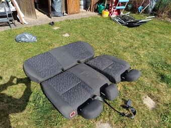 Prodám zadní sedačky do Ford Focus Mk1 - 17