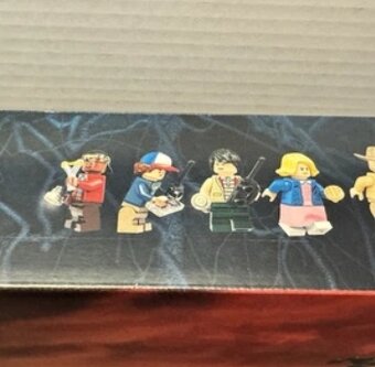 LEGO Stranger Things 75810 Upside Down - 17