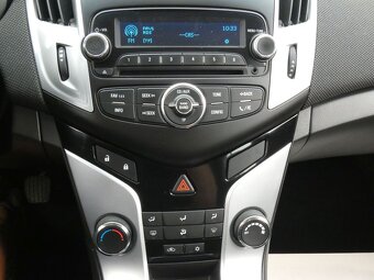 Chevrolet Cruze 1.7 TD 96kW, combi, klima - 17