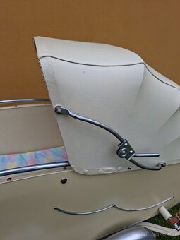 Starožitný kočárek pro miminko č.  202 - 17