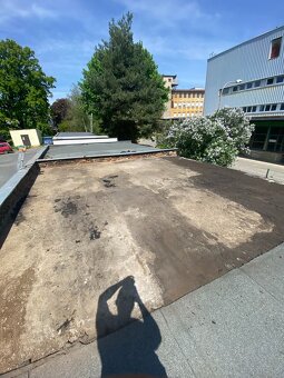 Poctivá práce na střechu od mladých řemeslníků - 17