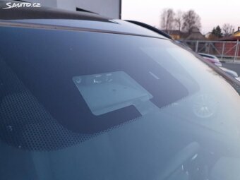 Prodám Mitsubishi Eclips Cross PHVE - 17