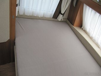 Prodám karavan Hobby 440 sf,r.v.2012 + mover + předstan. - 17