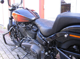 Harley Davidson FXBBS Street Bob motor M8 - 17