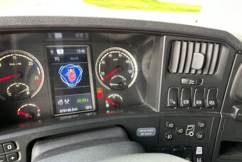 Scania R480 6x4 nosič kontejneru - 17