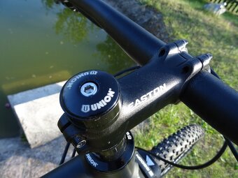 Lehký hliníkový hardtail RB CR 29, jako nové. Velikost L. - 17