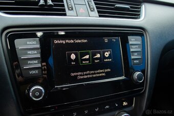 Škoda Octavia Combi 2.0 TDI DPF RS DSG - 17