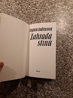 Virginia Cleo Andrews - série Květy z půdy - 17