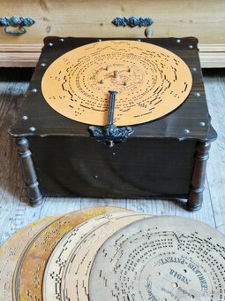 Starožitný hrací stroj, flašinet Ariston, 1890 - 1900 - 17