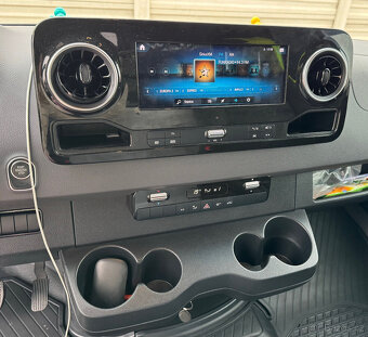 Mercedes-Benz Sprinter - odťahový špeciál so spaním a príves - 17