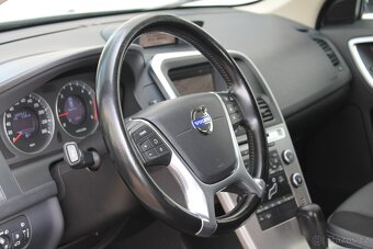 Volvo XC60 2.4D5 120kW AWD Automat+Navi+Kamera+Tažné - 17