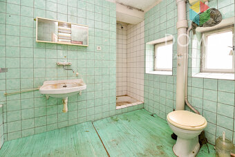 Rodinný dům se dvěma byty, lodžiemi a velkým suterénem, Král - 17