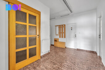 Pronájem komerčních prostor 414 m², kanceláří, bytu 3+1, ul. - 17