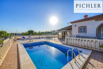 Prodej vily 242 m², pozemek 1650 m² - 17