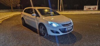 Opel Astra Sports Tourer 2013 - 17