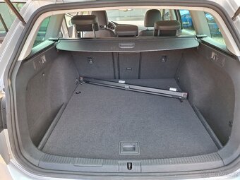 Volkswagen Golf 1.4 TSi 90KW Kombi HighLine, S.Kniha - 17