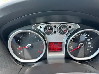 Ford Focus Kombi 1.6i 74kw Krásný stav - 17