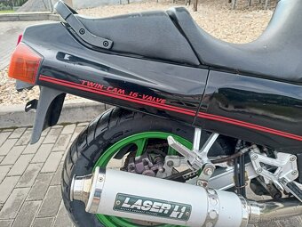 Kawasaki gpx 600 - 17