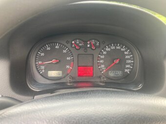 VW Golf 1.6 16V - 17