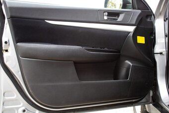 Elegantní a spolehlivý Subaru Outback z roku 2011 - 17