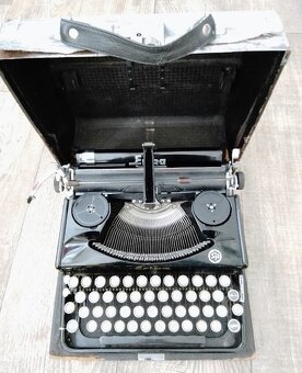 STAROŽITNÝ KUFŘÍKOVÝ PSACÍ STROJ ERIKA 6 A.-G. Vorm. Seidel - 17