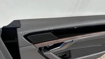 VW Touareg 3 CR7 látkové sedačky 5 míst + dveřní výplně dřev - 17