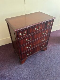 Starožitný nábytek - 17