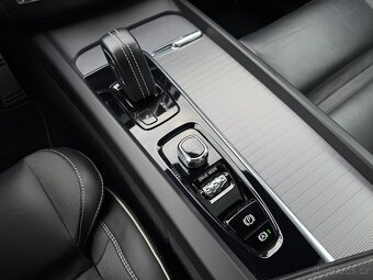 Volvo XC60 R-Design 173kW Nez.topení 5L-Záruka - 17