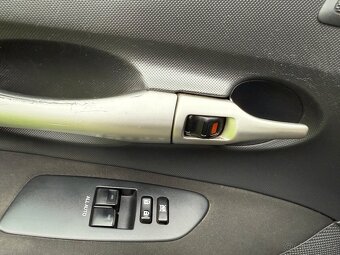 Toyota Auris 1.33i 73kW, ČR, 9/2011, 2.maj. Nové STK - 17