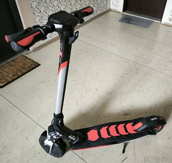 Elektrická koloběžka APRILIA eSR1 - 17