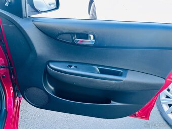 HYUNDAI i 20 1.2 i BENZÍN NAJETO JEN 99 TIS KM  - 17