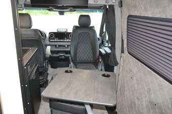 Mercedes-Benz Sprinter 319 Camper Family - 17