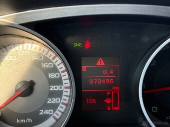 Prodám Mitsubishi Outlander 2.0 di-d 123kw servis, nová STK - 17