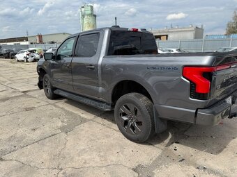 Ford F-150 Elektro 2024 Lightning LARIAT - 17